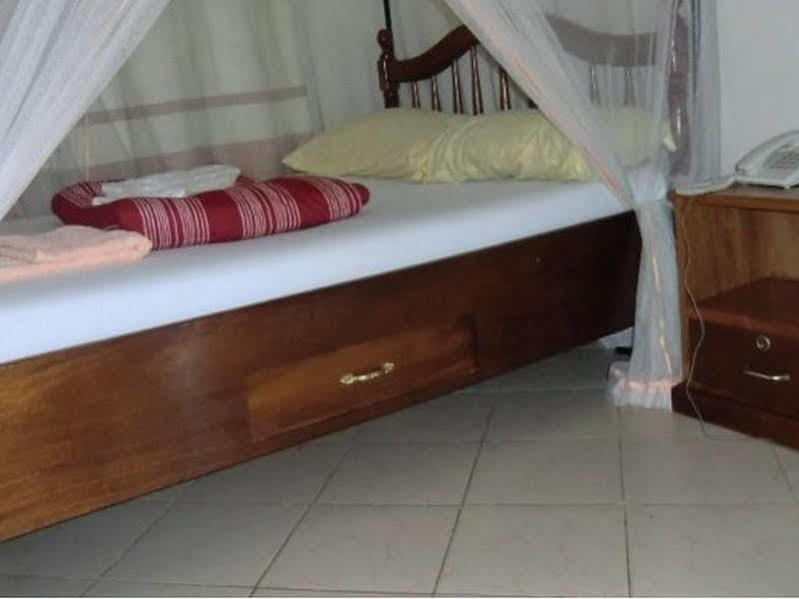 Keba Inn Lyamutundwe Bagian luar foto