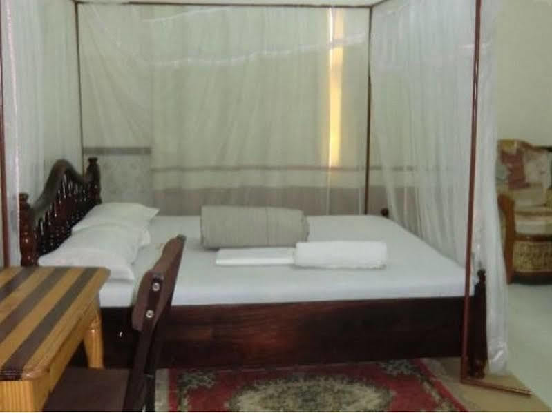 Keba Inn Lyamutundwe Bagian luar foto