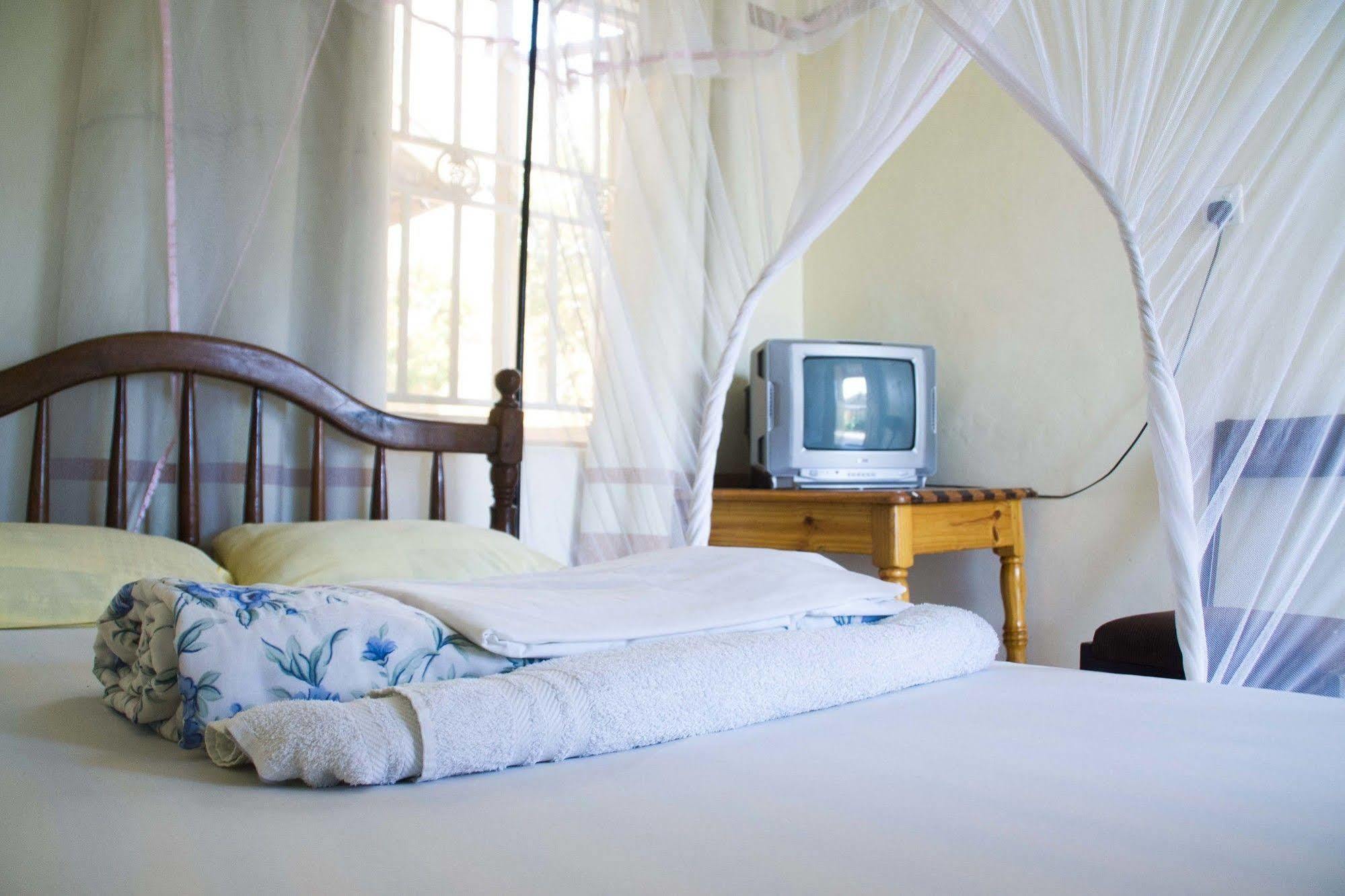 Keba Inn Lyamutundwe Bagian luar foto
